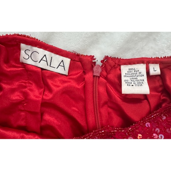 Gorgeous RARE VINTAGE SCALA BEADED SILK GOWN WITH DOUBLE LEG SLITS. - Picture 5 of 6